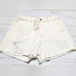 Hem & Thread Women's Ivory Distressed Shorts Size Small and Medium -New With Tag